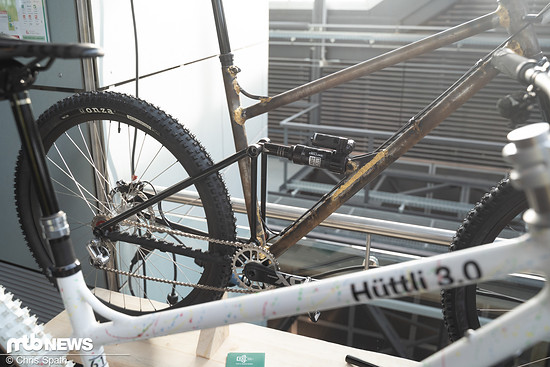Dieser Eingelenker aus Stahl ist das vierte Bike von Jonas Hüttel und soll perfekt für seine Körpergröße von 2 Metern passen.