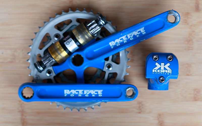 2850406-e39o8gc1gzn2-raceface_turbinekore_litestem_sidblau2-large.jpg