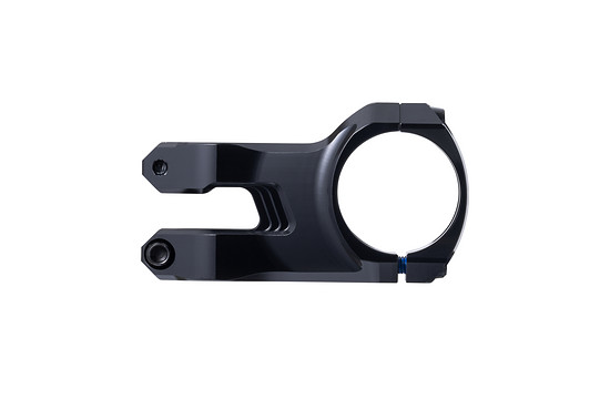 Positiver Offset (+6 mm) erhöht die Cockpit-Höhe für mehr Pedalkomfort und zusätzliche Sicherheit bei Abfahrten.
