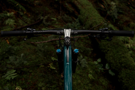 20250105 Race-Face-Turbine-SL-stem-on-Yeti-ASR-61-6938x4625-72f080da-bd2c-49f9-8add-5610616cb283