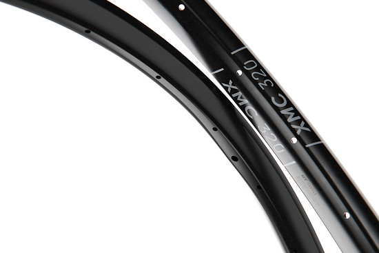 Dabei gibt es die XMC 320 sowohl in 27,5&quot; als auch 29&quot;.