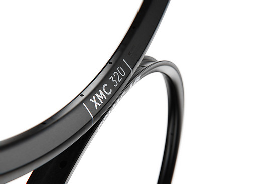 DTSwiss MTB Carbon Component Rims Detail XMC 320 Rim 001 1920px-1