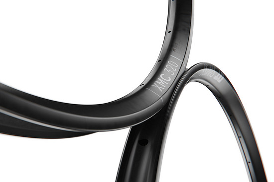 Am All-Mountain-Bike soll die XMC 320 eine gute Figur machen.