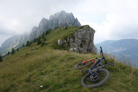 Bergamasker Alpen zeigen erstmals die Zähne