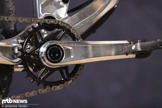 Natürlich dürfen auch die schicken hauseigenen Kurbeln nicht fehlen.