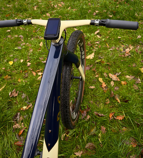 Samt Hammerhead Computer bringt es das Bike auf leichte 8,9 kg