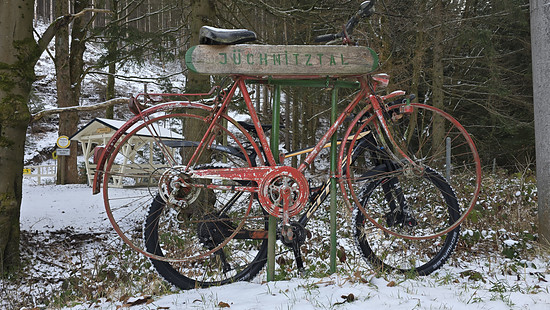 Mountainbike-Fahrt zur Mittagszeit