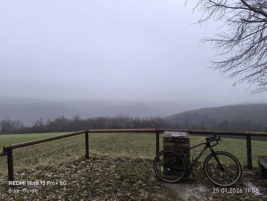 Bei eingefroren Spuren und versteckten Eisflächen