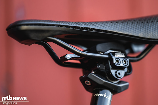 Das System wird über den Hebel unter der Sattelnase betätigt