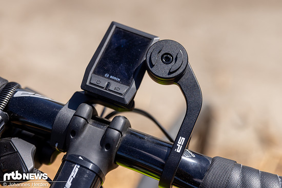 Normalerweise ist die Halterung natürlich mittig – der SP Connect Gravel Bike Mount Pro soll auch auf ruppigem Terrain sicher halten.